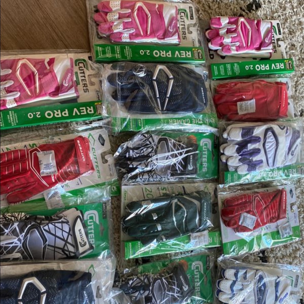 Brand new cutters football gloves